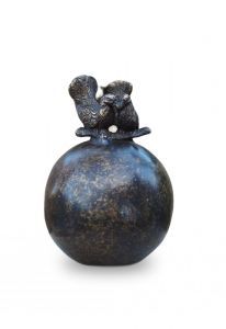 Bronzen mini urn met duiven